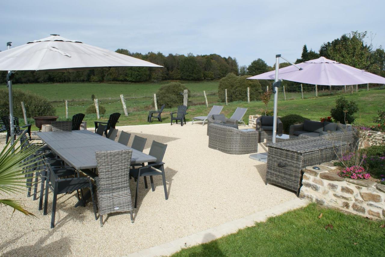 Chambres & Table D'Hotes De La Vieille Ferme Salon-la-Tour Exteriör bild